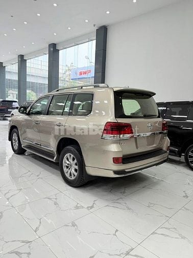 Bán Toyota Land Cruiser 4.6 V8 2016, màu vàng cát cực đẹp.