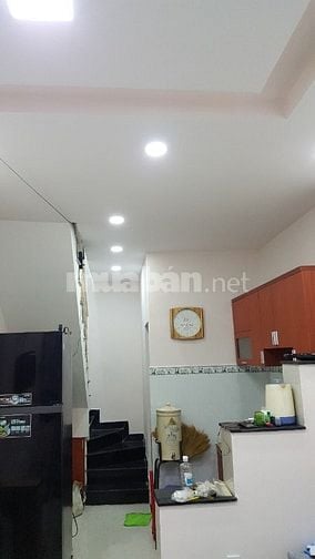 Bán 2 căn nhà giá rẻ 2t65 và 2t8 . Địa chỉ 33/6 và 33/8 phùng chí kiên