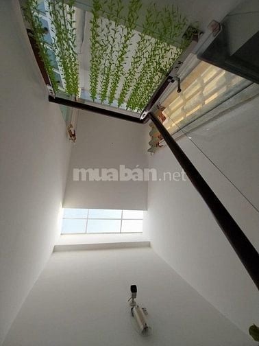 Bán nhà 3 lầu 118m2 ở Đường số 385, Hiệp Phú, Quận 9. Giá 2tỷ980 , SHR