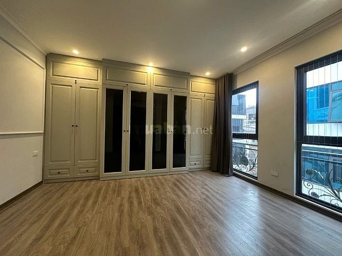 BÁN NHÀ PHỐ NGUYÊN HỒNG-LÔ GÓC- 100M2- 8 TẦNG THÔNG SÀN-ÔTÔ TRÁNH-60TỶ