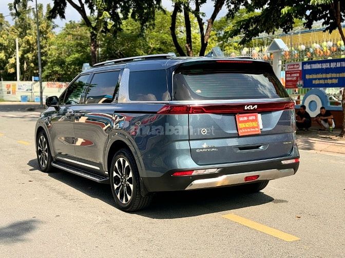 Kia Carnival 2021 2.2D Signature siêu mới