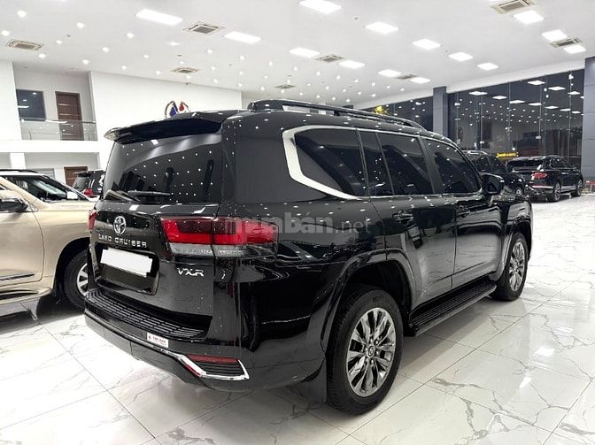 Bán Toyota Land Cruiser LC300, sản xuất 2023, Xe bảo hành đến 2028.