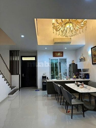 Bán nhà phân lô vỉa hè Trần Quốc Hoàn, Cầu Giấy, 62m2, 5 tầng, Gara 