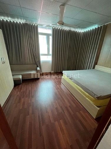 Hiếm nhà bán phố Nguyễn Du DT 50 m2 mặt tiền đẹp vỉa hè rộng, gần hồ