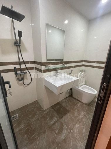 Tôi cần bán gấp nhà phố Tôn Đức Thắng 30m2, 5 tầng, gần mặt phố 4,2 tỷ