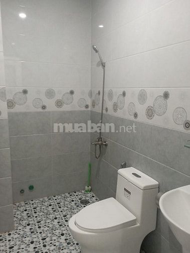 Bán nhà mặt tiền Trần Hưng Đạo dt 45m2 ngang 3,7m giá 4,65 tỷ