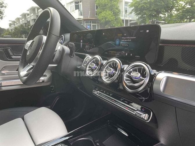 MERCEDES GLB200 AMG MODEL 2021 NHẬP KHẨU 7 CHỖ