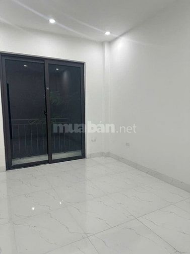 Chính chủ bán 34,5m2 nhà 5 tầng Phố Ô Cách, Long Biên. Gần trường, gần