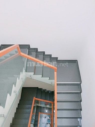 MT Hoàng Lê Kha DT sổ 107m2,dtsd 302m2,18 tỷ 4 lầu,7phòng, 4,7m x 20m