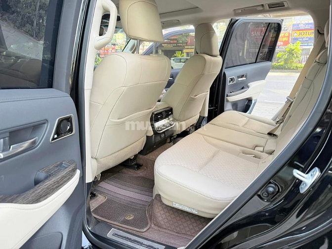 Land Cruiser LC300 siêu lướt, lăn bánh 5000 Km, bảo hành đến năm 2029.