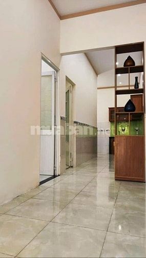 bán gấp căn nhà ở Tân Hiệp, Hóc Môn, dt 110m2, 830 triệu, Sổ hồng riên