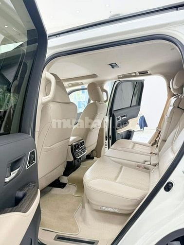 Bán Land Cruiser LC300 Model 2022, tên công ty, màu Trắng cực mới.