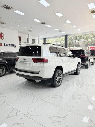 Bán Land Cruiser LC300 Model 2022, tên công ty, màu Trắng cực mới.