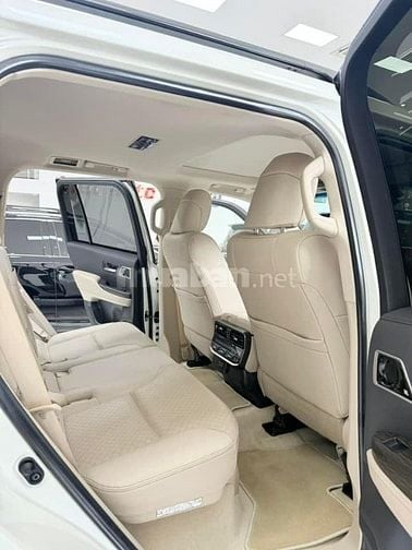 Bán Land Cruiser LC300 Model 2022, tên công ty, màu Trắng cực mới.