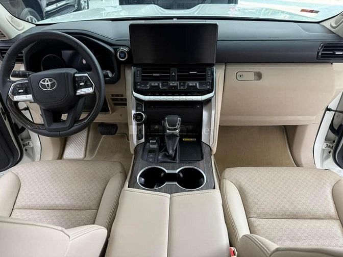 Bán Land Cruiser LC300 Model 2022, tên công ty, màu Trắng cực mới.