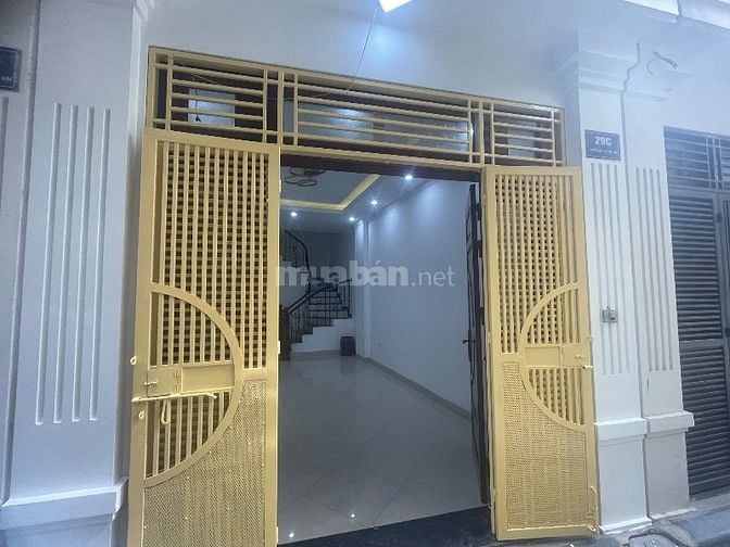 Bán nhà 30m xây 5 tầng phố Nguyễn Văn Cừ -Long Biên cách oto tránh 50m