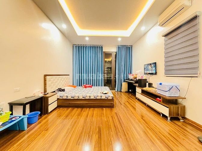 CC BÁN GẤP NHÀ ĐẸP DÂN XÂY THANH NHÀN 50M2 5 TẦNG MT 4.5M GIÁ 8.9 TỶ