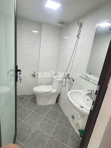 Bán căn hộ dịch vụ khu vực Cầu Giấy