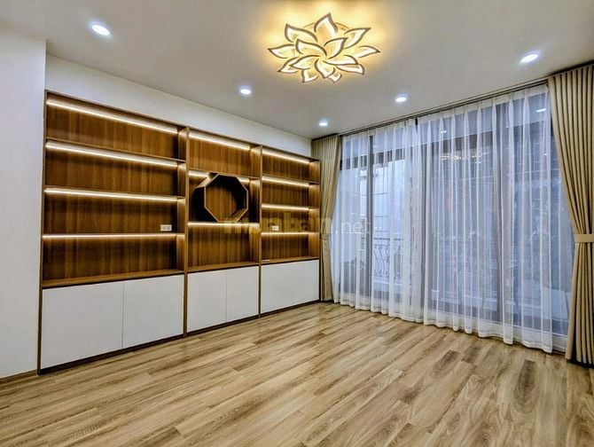 VIP! NHÀ MỚI ĐẸP 5 TẦNG, 48M2, MT 4M PHỐ HOÀNG CẦU, PHÂN LÔ Ô TÔ TRÁNH