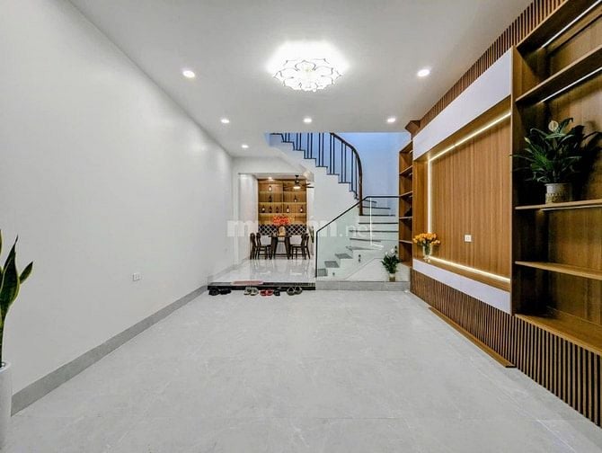 VIP! NHÀ MỚI ĐẸP 5 TẦNG, 48M2, MT 4M PHỐ HOÀNG CẦU, PHÂN LÔ Ô TÔ TRÁNH