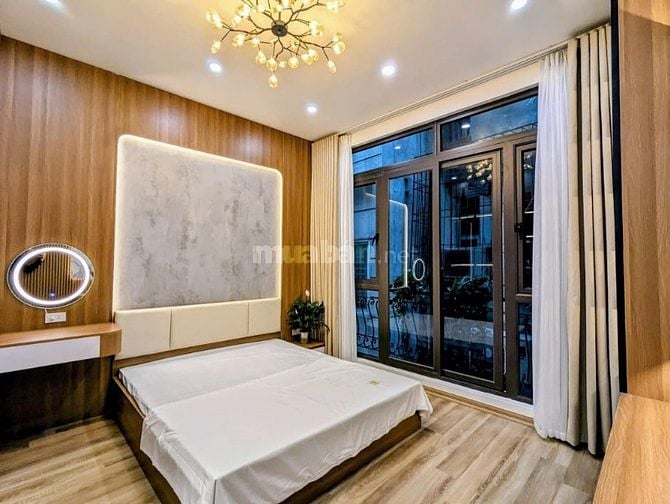 VIP! NHÀ MỚI ĐẸP 5 TẦNG, 48M2, MT 4M PHỐ HOÀNG CẦU, PHÂN LÔ Ô TÔ TRÁNH