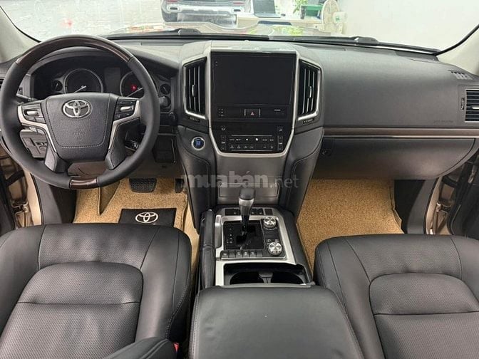 Bán Toyota Land Cruiser 4.6 V8, sản xuất 2017, 1 chủ từ mới.