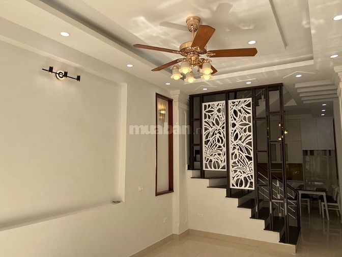 Nhà đẹp Đức Giang 40m2, mt 4m. Ngõ rộng 9m. 9 tỷ