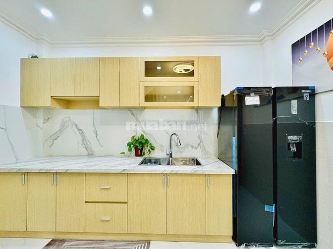 Cần vốn làm ăn, bán gấp nhà 54m2 ngay Trần Văn Đang, Q3. Giá: 2 Tỷ 550