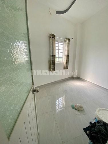 (DTSD 65m2) bán nhà 2 lầu đúc BTCT ở chợ Hiệp Thành Q12, 3 phòng, 2wc