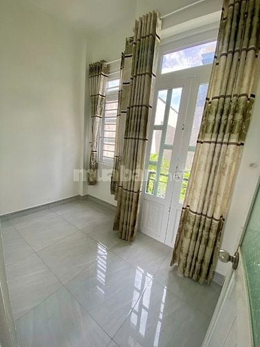 (DTSD 65m2) bán nhà 2 lầu đúc BTCT ở chợ Hiệp Thành Q12, 3 phòng, 2wc