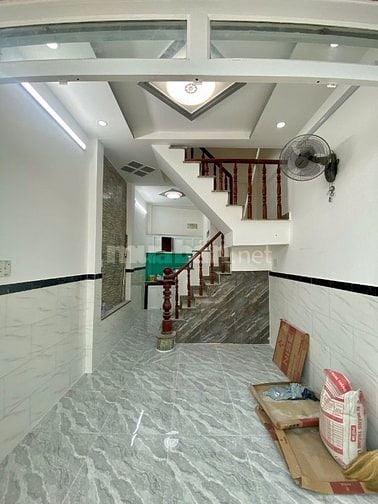 (DTSD 65m2) bán nhà 2 lầu đúc BTCT ở chợ Hiệp Thành Q12, 3 phòng, 2wc