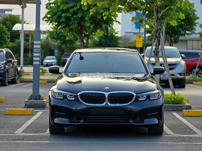 - Bmw 320i sportline  - Sx 2022 đăng kí lăn bánh 2023 odo 2 vạn 