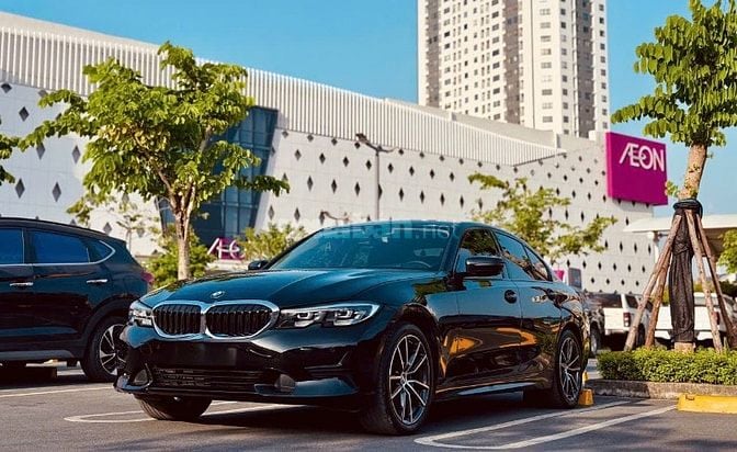 - Bmw 320i sportline  - Sx 2022 đăng kí lăn bánh 2023 odo 2 vạn 