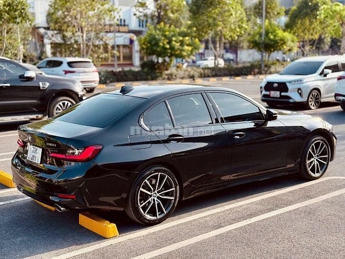 - Bmw 320i sportline  - Sx 2022 đăng kí lăn bánh 2023 odo 2 vạn 