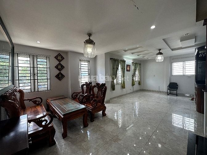 Cho thuê ở tầng 1, 1PN, 2WC,có nhà bếp, 100m2