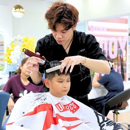 SALON CAO CẤP TÌM THỢ CHÍNH, THỢ PHỤ, THỢ NAIL - THU NHẬP CAO