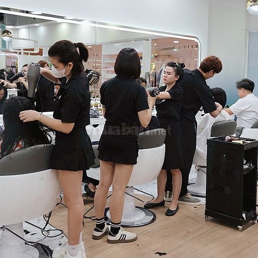 SALON CAO CẤP TÌM THỢ CHÍNH, THỢ PHỤ, THỢ NAIL - THU NHẬP CAO