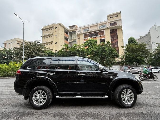 Bán Xe Mitsubishi Pajero Sport số AT sx: 2015 xe cộp mới quá, 