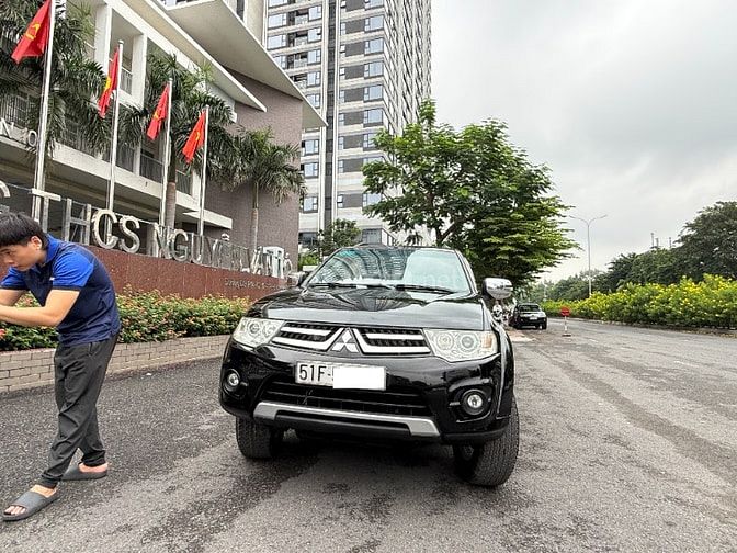 Bán Xe Mitsubishi Pajero Sport số AT sx: 2015 xe cộp mới quá, 