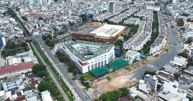 Mặt tiền Dương Quảng Hàm 32m, 5552m2( 50 x 110m ) sau CityLand, Emart