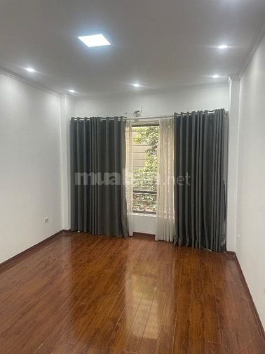 Bán nhà 30m xây 5 tầng phố Nguyễn Văn Cừ oto gần giá chỉ hơn 6 tỷ 