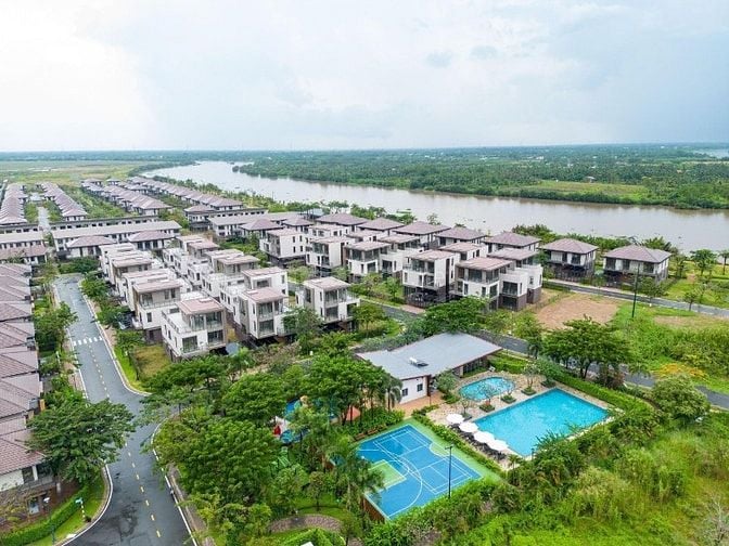 Biệt Thự Ven Sông 600m2 Waterpoint, kế bến du thuyền, cách PMH 35 phút