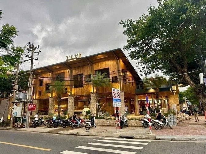 Trần Huy Liệu Lô Góc mặt tiền 40m đối diện toà văn phòng, dtich 400m2,