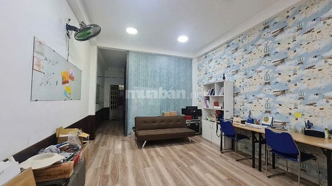 Nhà ở rộng rãi, thoáng mát, 4x27m, sân 30m2, 3PN, đường Trường Chinh, 