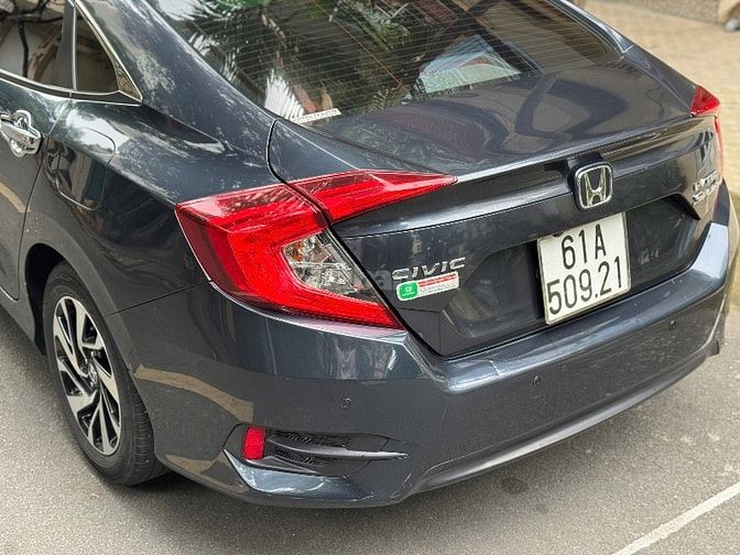 Honda Civic 1.8E Sản xuất 2018 nhập Thái Lan xe đi cực ít 