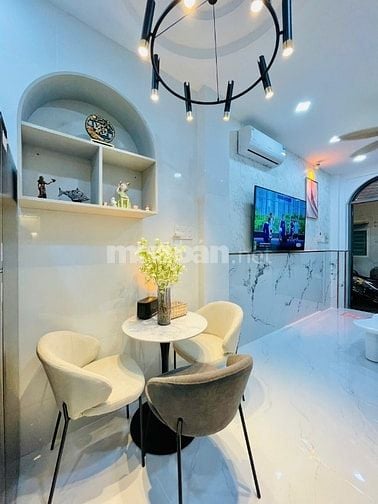 BÁN NHÀ ĐẸP GẦN SÂN BAY 3 LẦU ĐÚC 3PN LỚN FULL NỘI THẤT CAO CẤP