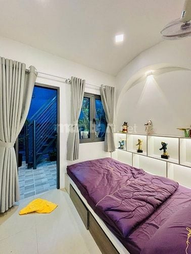 BÁN NHÀ ĐẸP GẦN SÂN BAY 3 LẦU ĐÚC 3PN LỚN FULL NỘI THẤT CAO CẤP