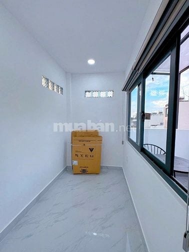 Nhà 1 Trệt, 4 Lầu Thích Quảng Đức - Hẻm Thông