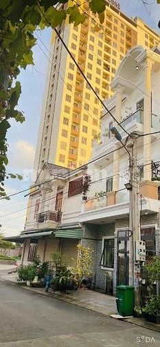 Cho thuê nhà 2 lầu gần ql1k gần làng đại học