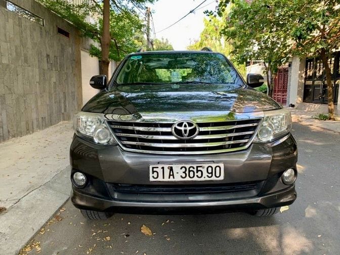 Chính chủ bán xe Toyota Fortuner bản V số tự động